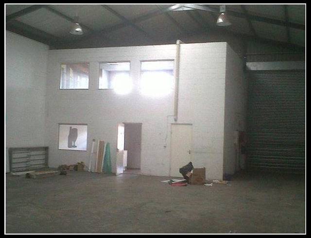 328M² FACTORY TO LET IN STIKLAND